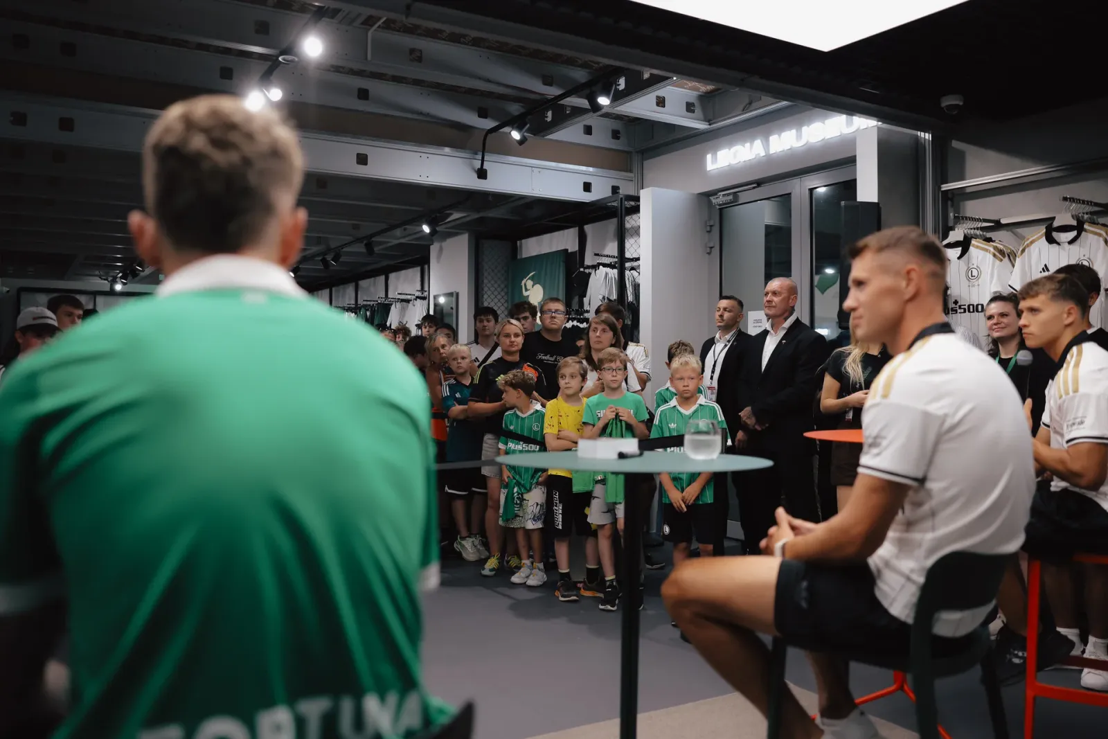 Spotkanie kibiców z piłkarzami Legii w FanStore