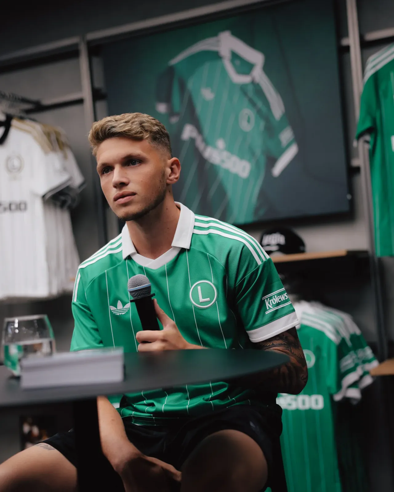 Spotkanie kibiców z piłkarzami Legii w FanStore