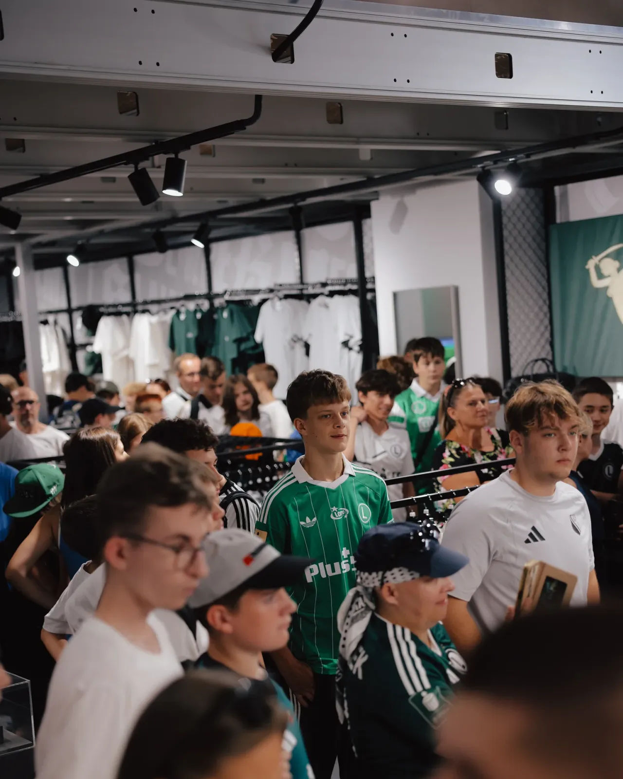 Spotkanie kibiców z piłkarzami Legii w FanStore
