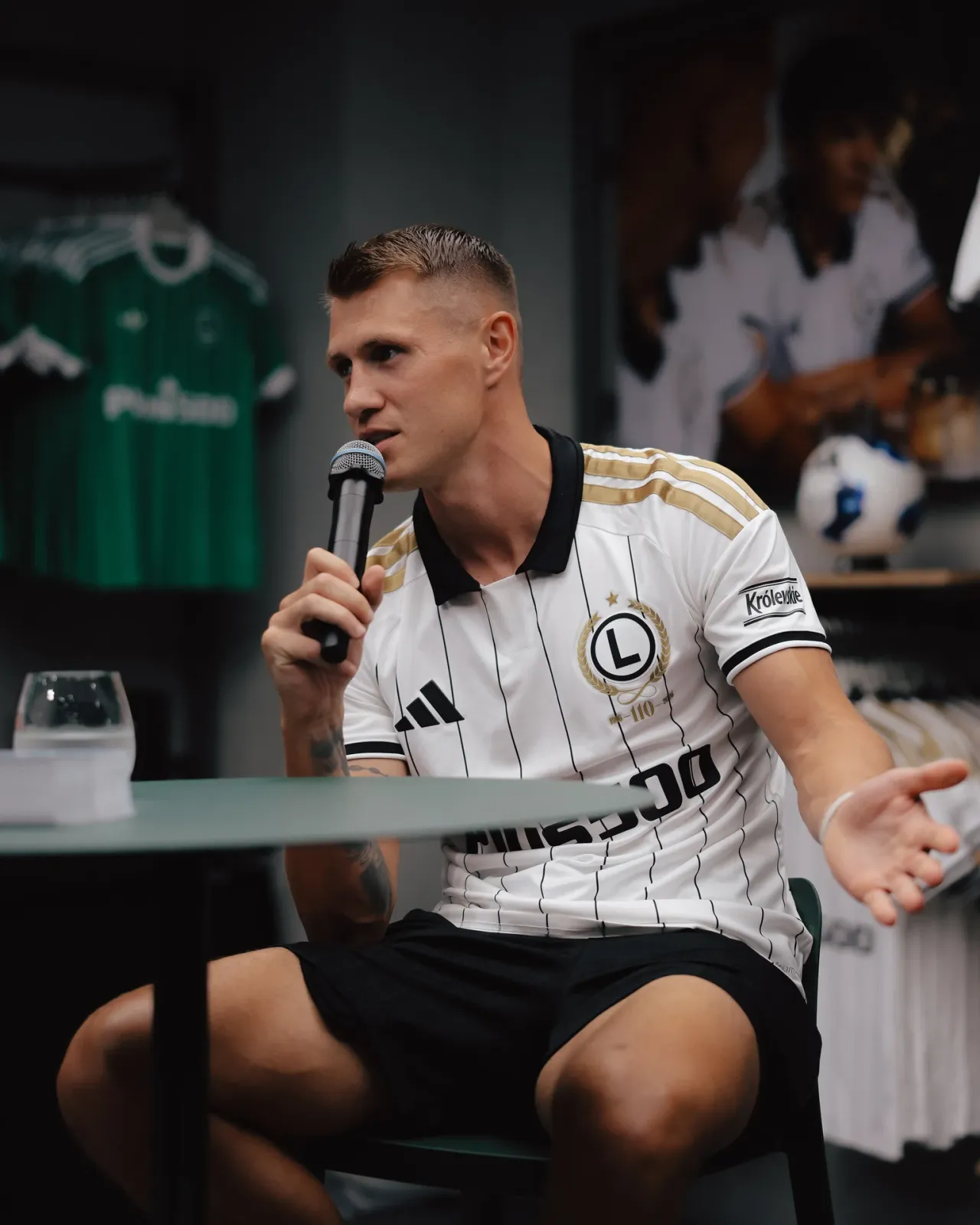 Spotkanie kibiców z piłkarzami Legii w FanStore