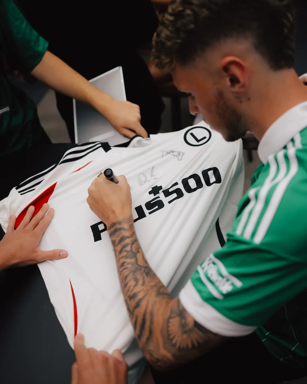 Spotkanie kibiców z piłkarzami Legii w FanStore