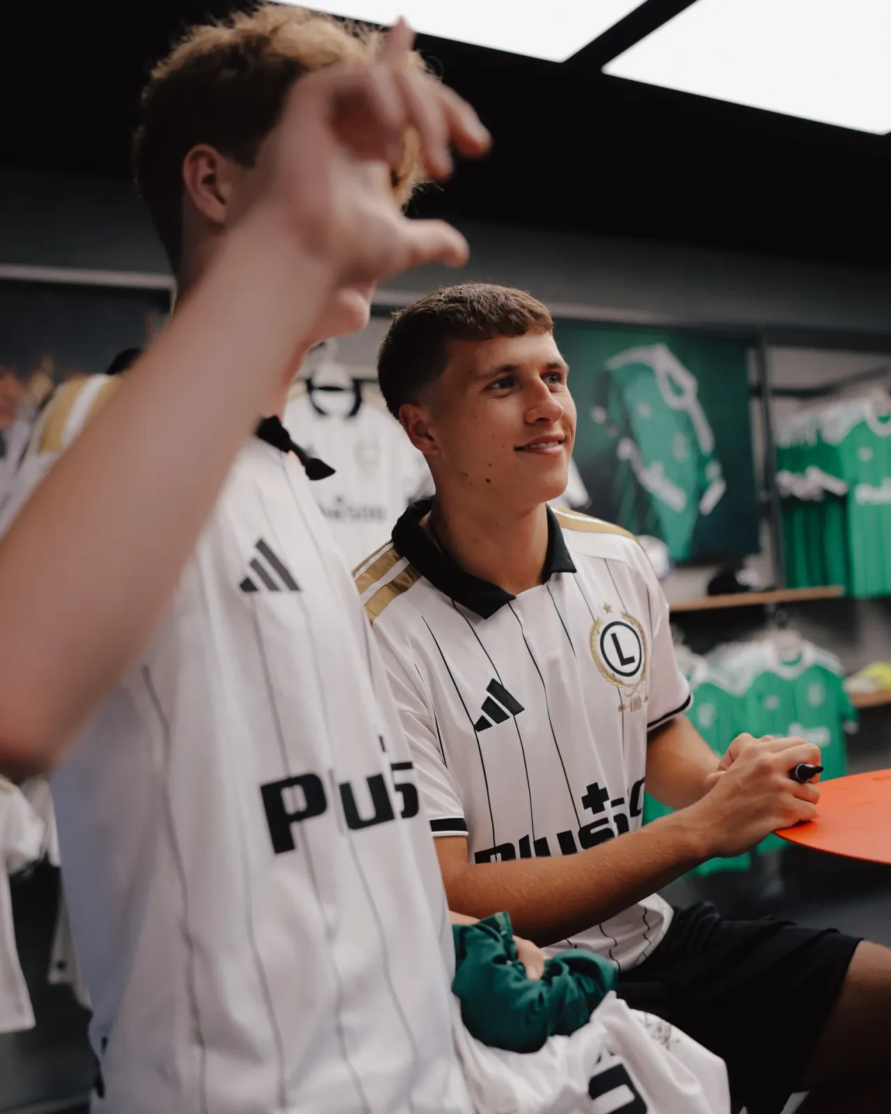 Spotkanie kibiców z piłkarzami Legii w FanStore