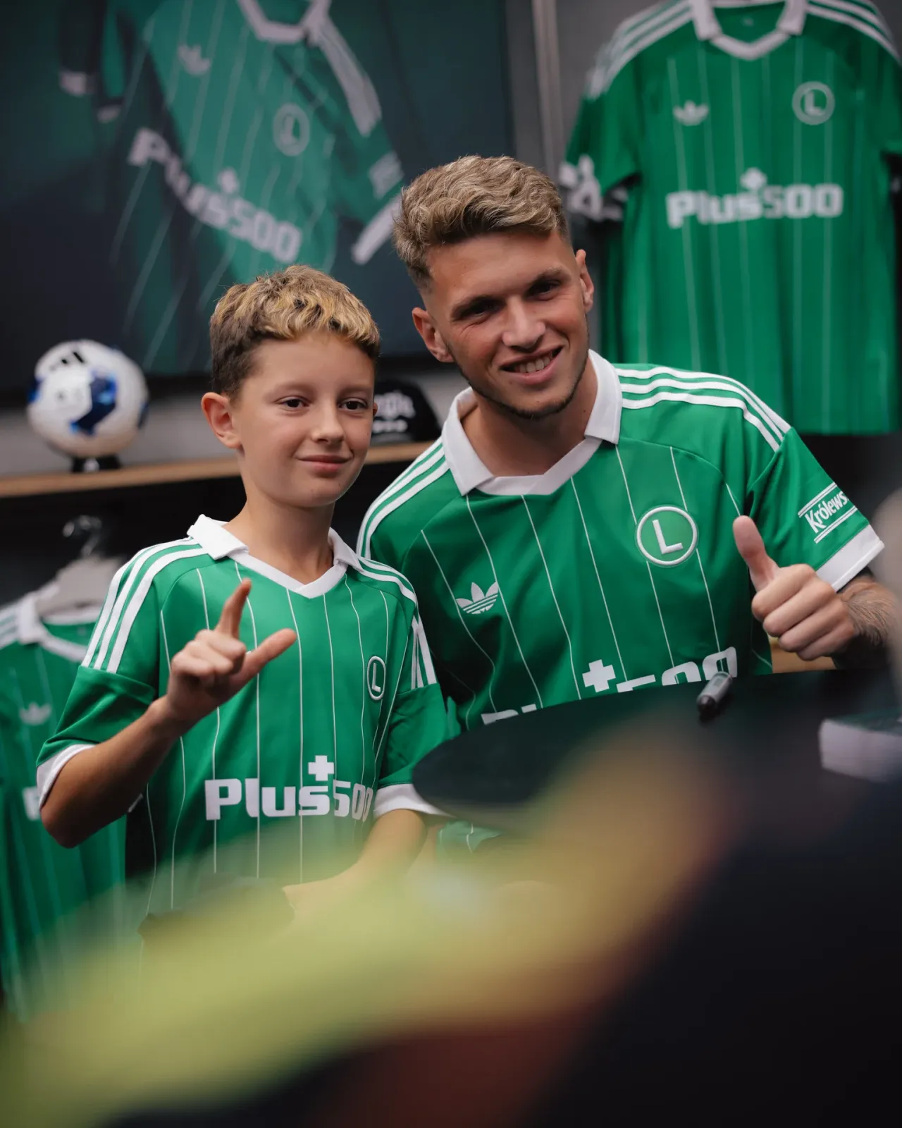 Spotkanie kibiców z piłkarzami Legii w FanStore