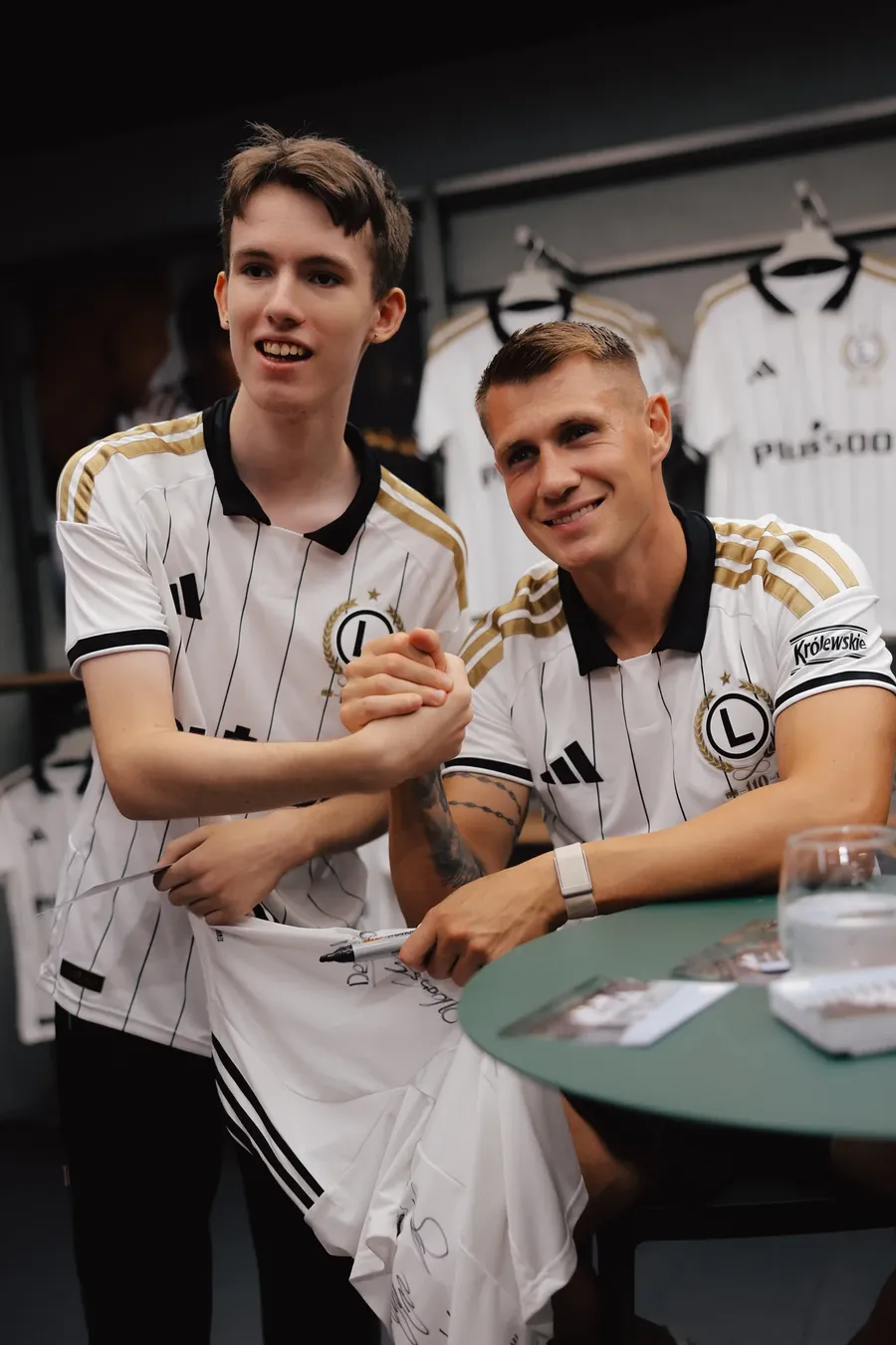 Spotkanie kibiców z piłkarzami Legii w FanStore
