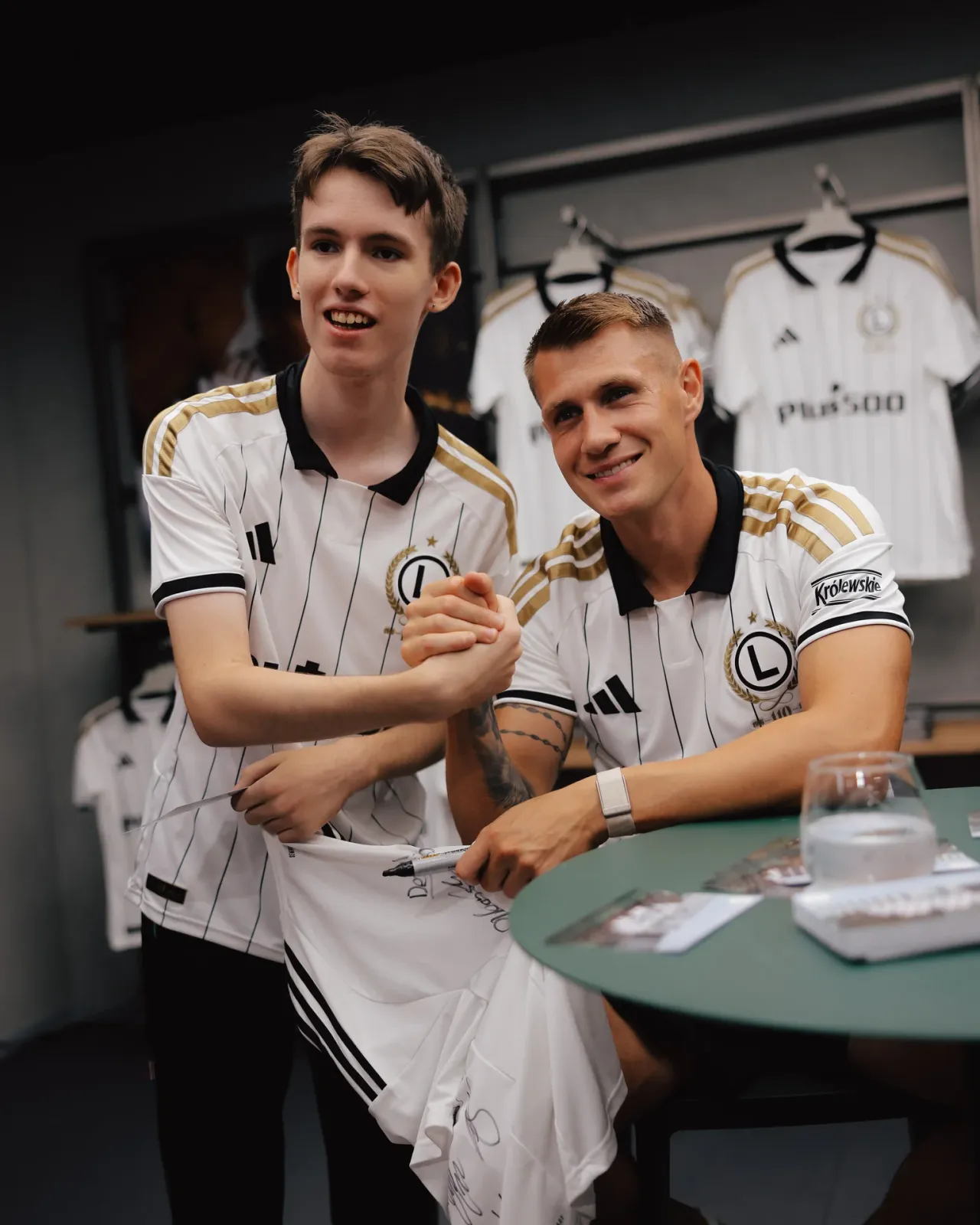 Spotkanie kibiców z piłkarzami Legii w FanStore
